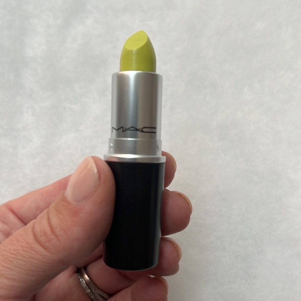 MAC Lipstick - Can’t Be Tamed - NEW